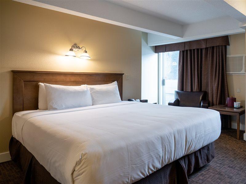 Irwin'S Mountain Inn Banff Bagian luar foto