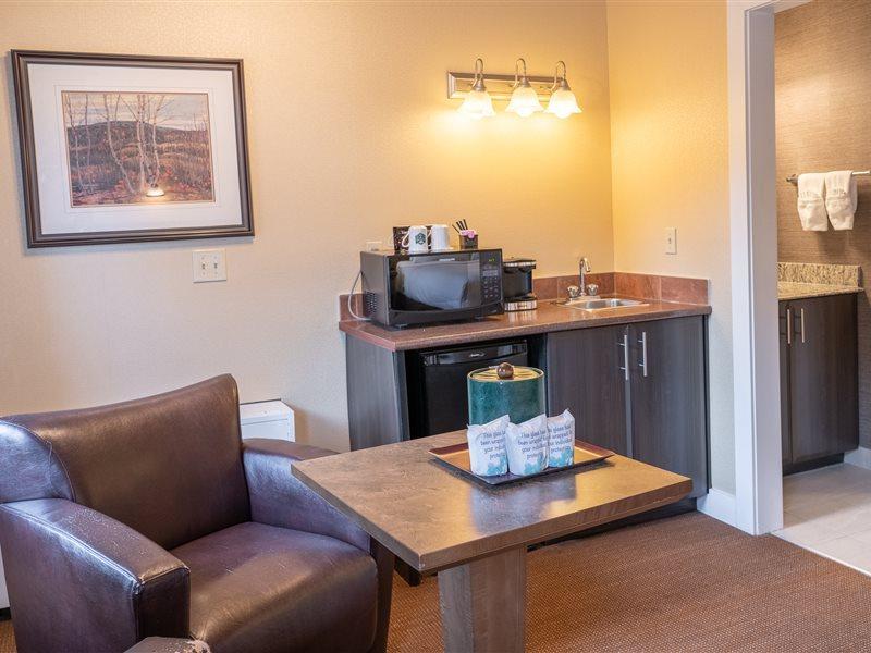 Irwin'S Mountain Inn Banff Bagian luar foto
