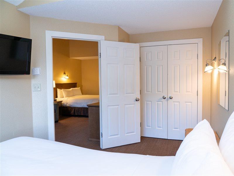 Irwin'S Mountain Inn Banff Bagian luar foto