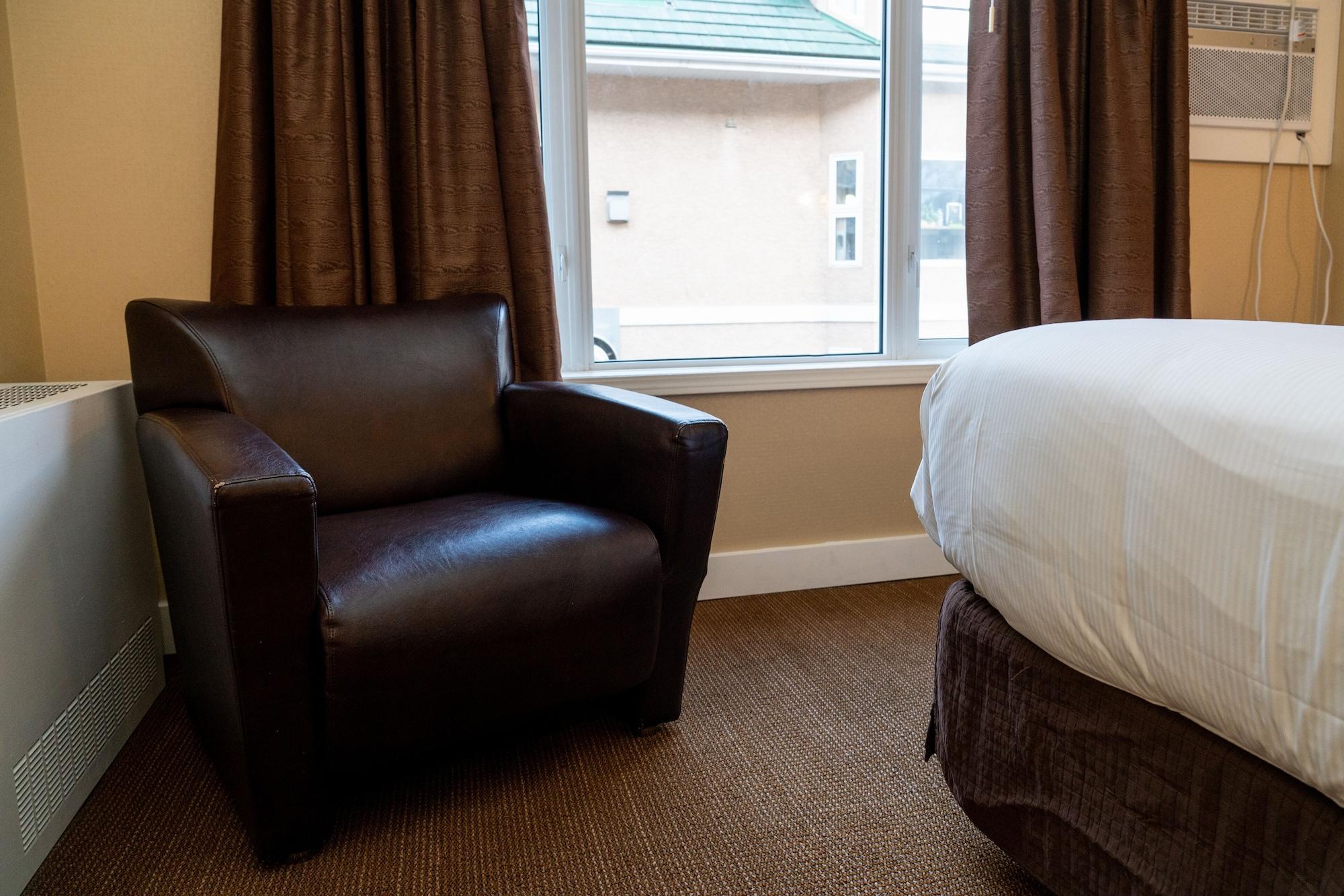 Irwin'S Mountain Inn Banff Bagian luar foto