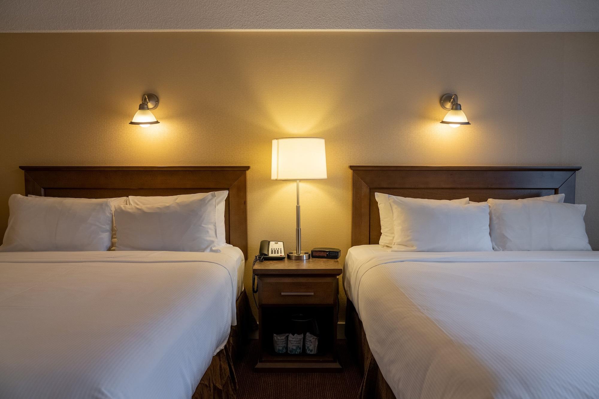 Irwin'S Mountain Inn Banff Bagian luar foto