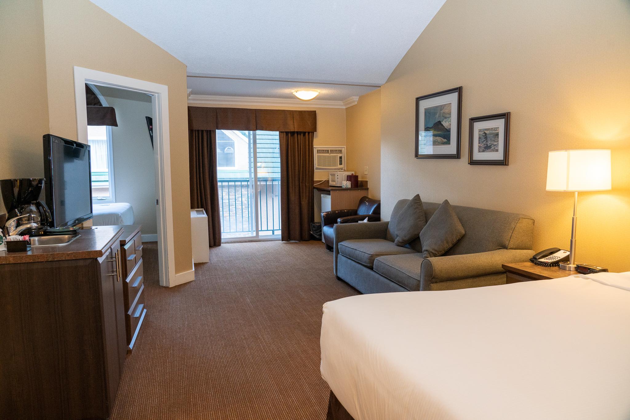 Irwin'S Mountain Inn Banff Bagian luar foto