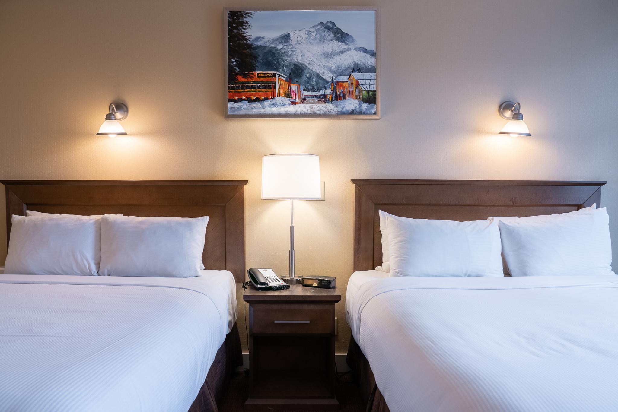 Irwin'S Mountain Inn Banff Bagian luar foto