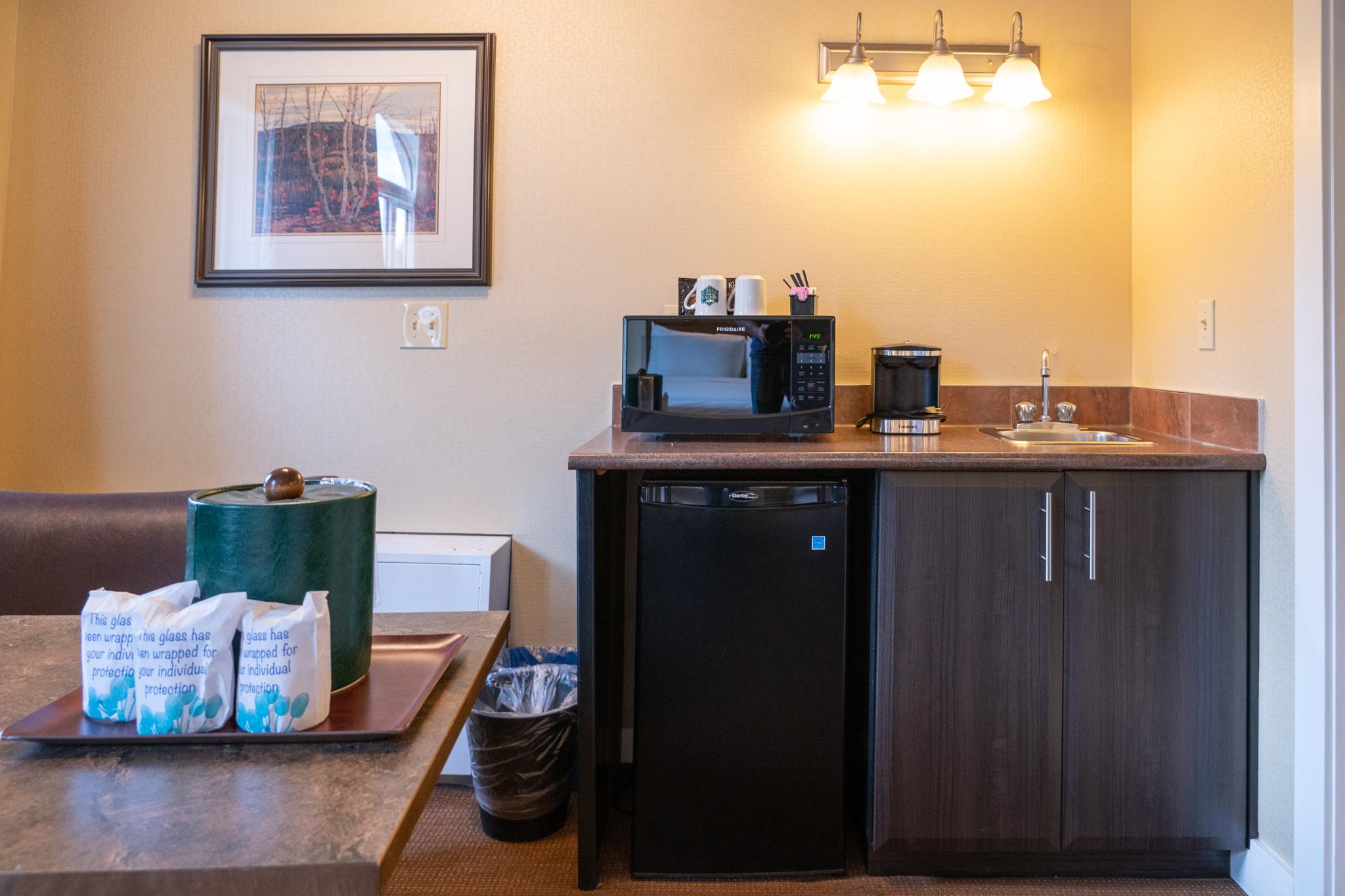 Irwin'S Mountain Inn Banff Bagian luar foto