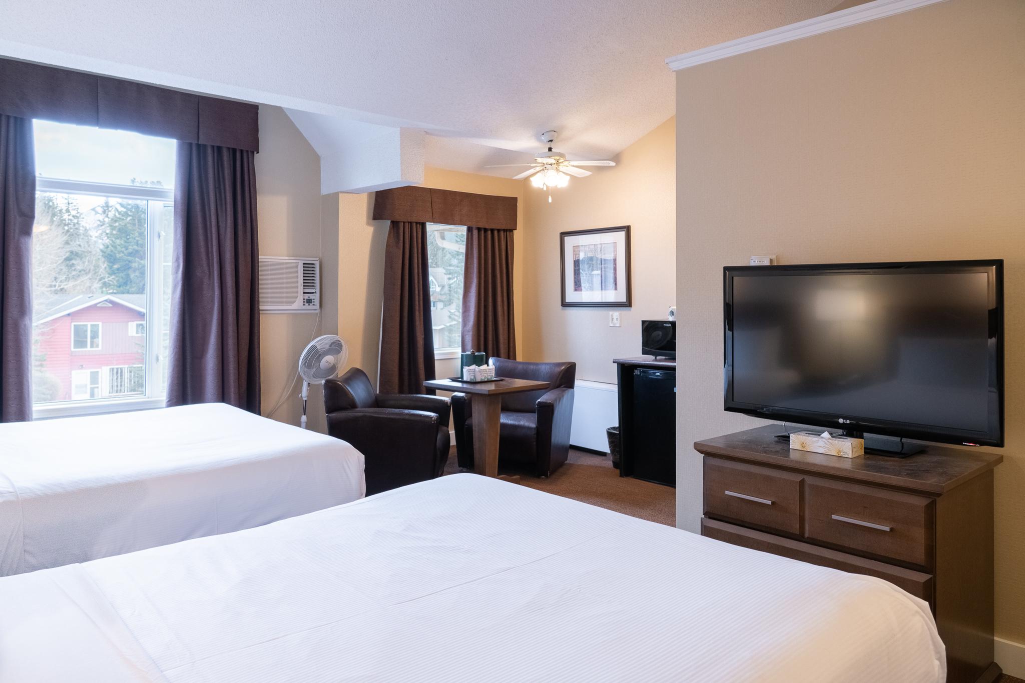 Irwin'S Mountain Inn Banff Bagian luar foto