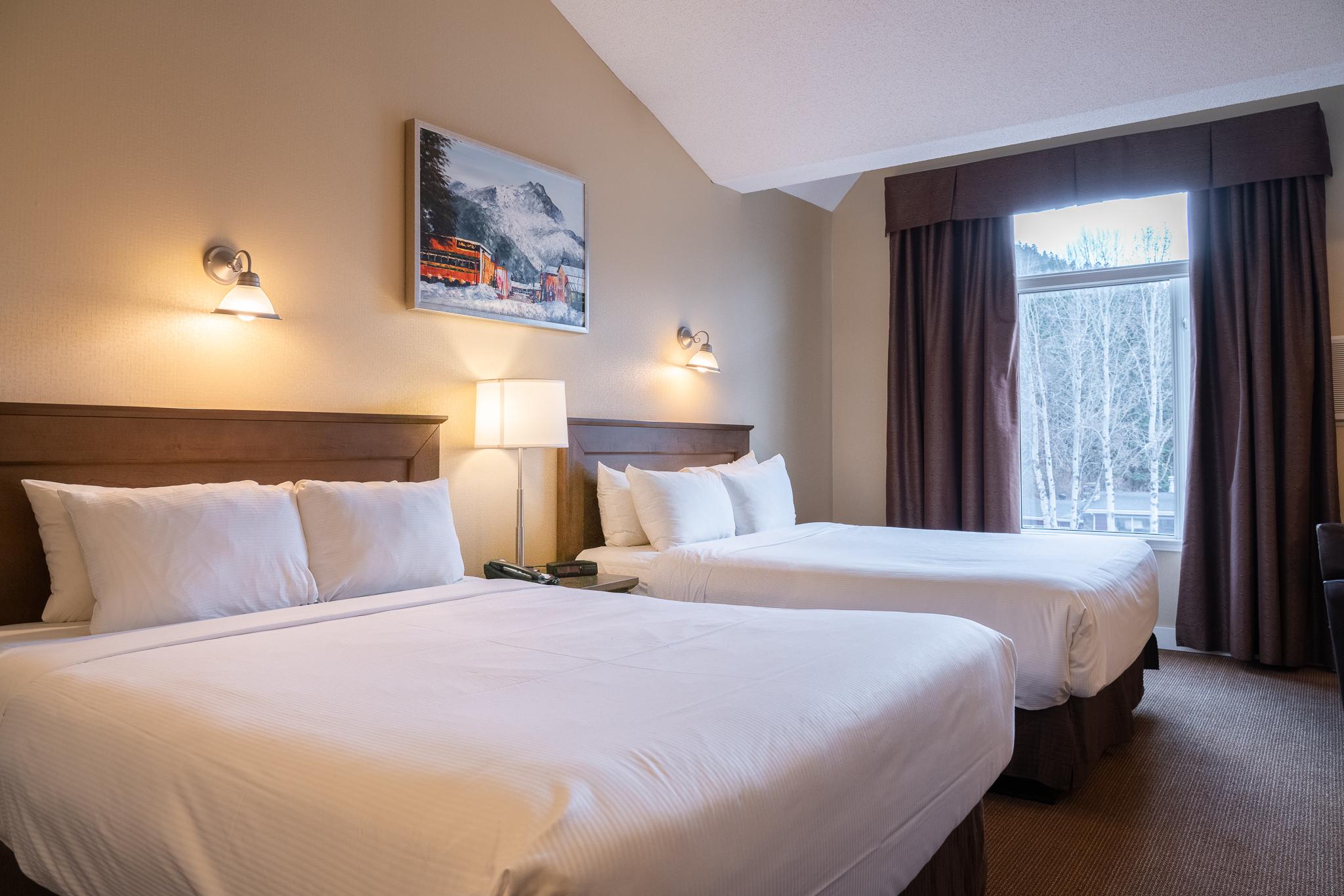 Irwin'S Mountain Inn Banff Bagian luar foto