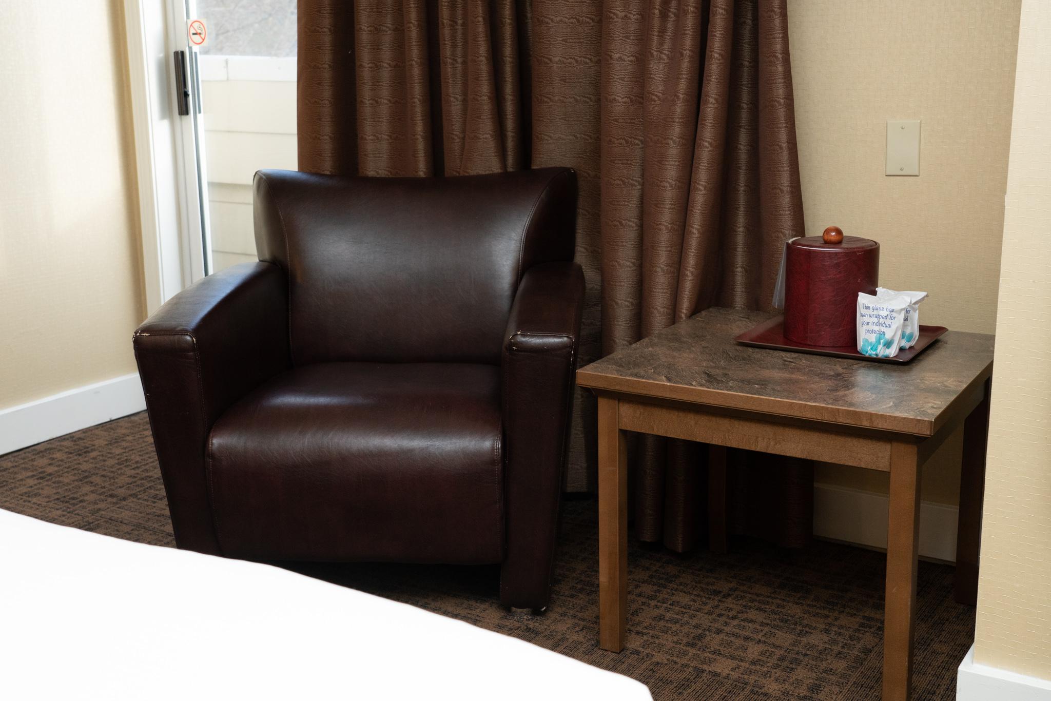 Irwin'S Mountain Inn Banff Bagian luar foto