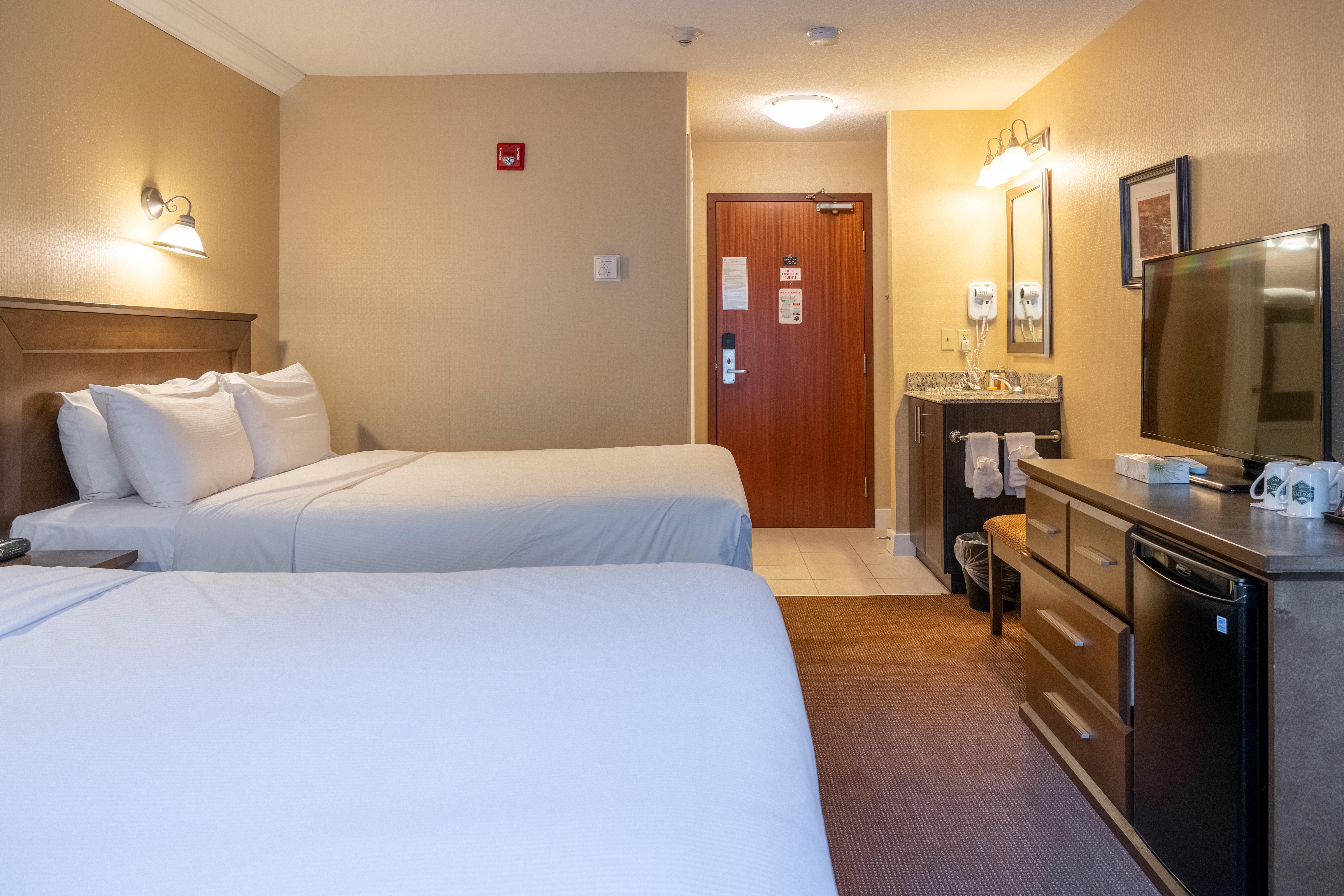 Irwin'S Mountain Inn Banff Bagian luar foto