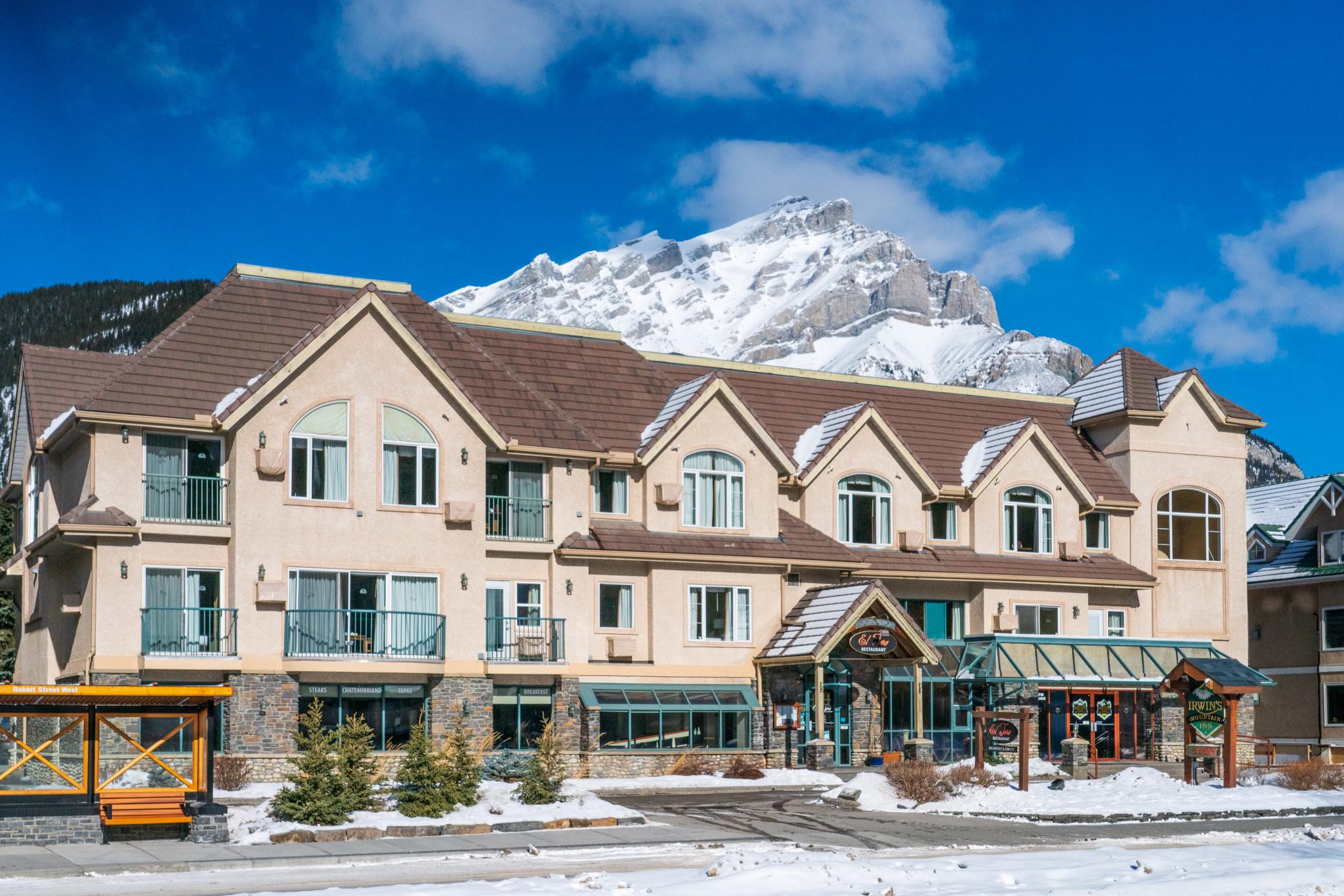 Irwin'S Mountain Inn Banff Bagian luar foto