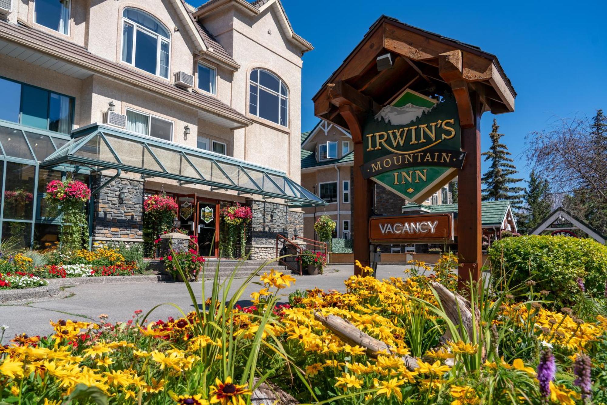 Irwin'S Mountain Inn Banff Bagian luar foto