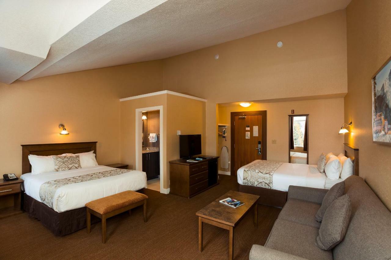 Irwin'S Mountain Inn Banff Bagian luar foto