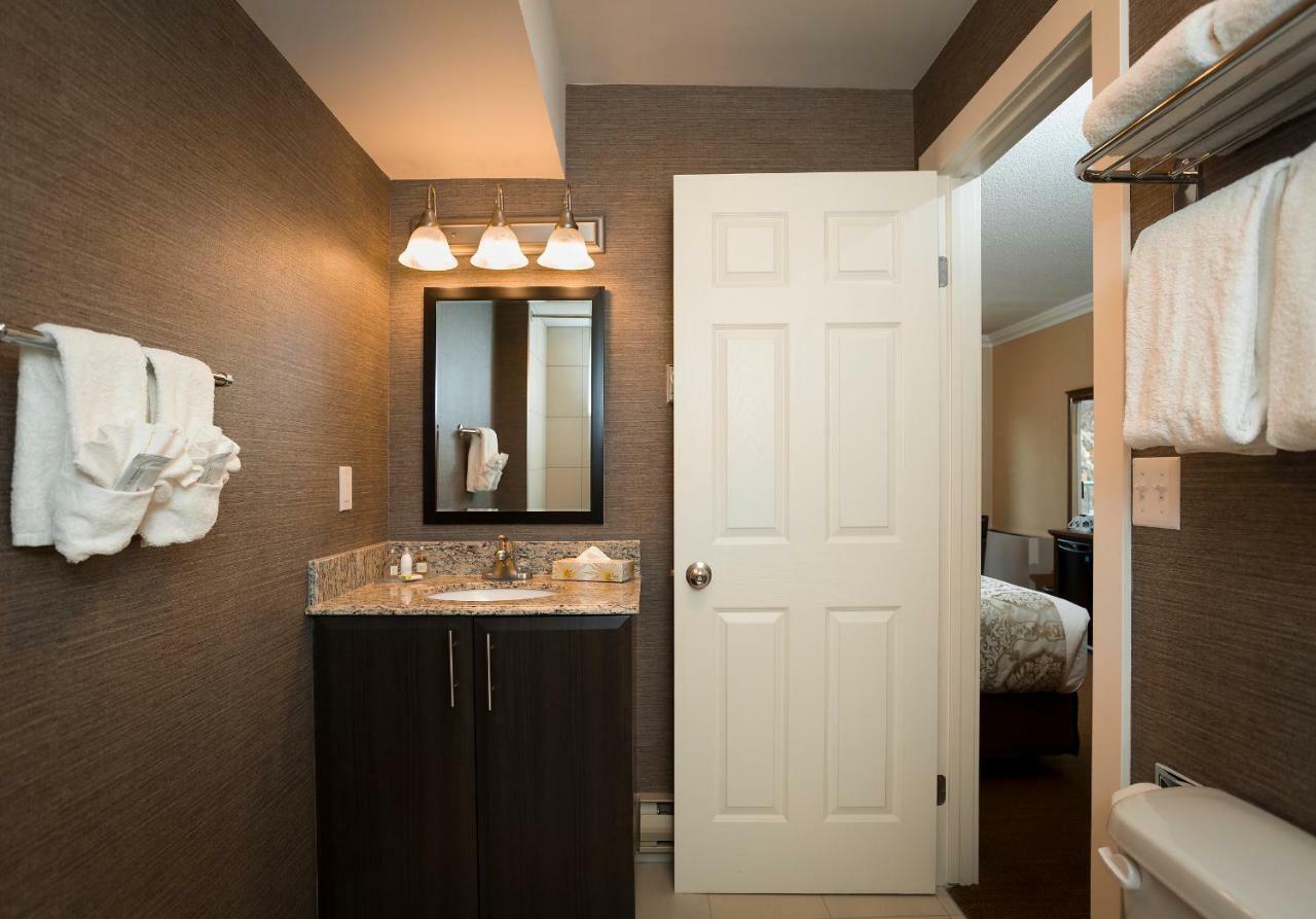 Irwin'S Mountain Inn Banff Bagian luar foto