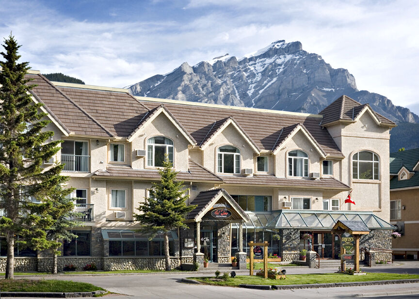 Irwin'S Mountain Inn Banff Bagian luar foto